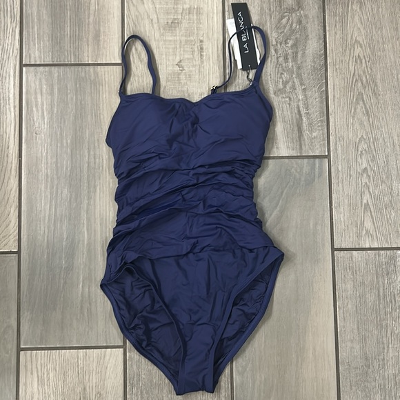 La Blanca Women's One Piece Swimsuit Island Goddess Shirred Side Bathing Suit - Picture 3 of 6